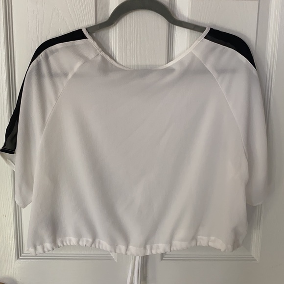 H&M Divided white crop top with sheer black sleeve - Picture 2 of 4